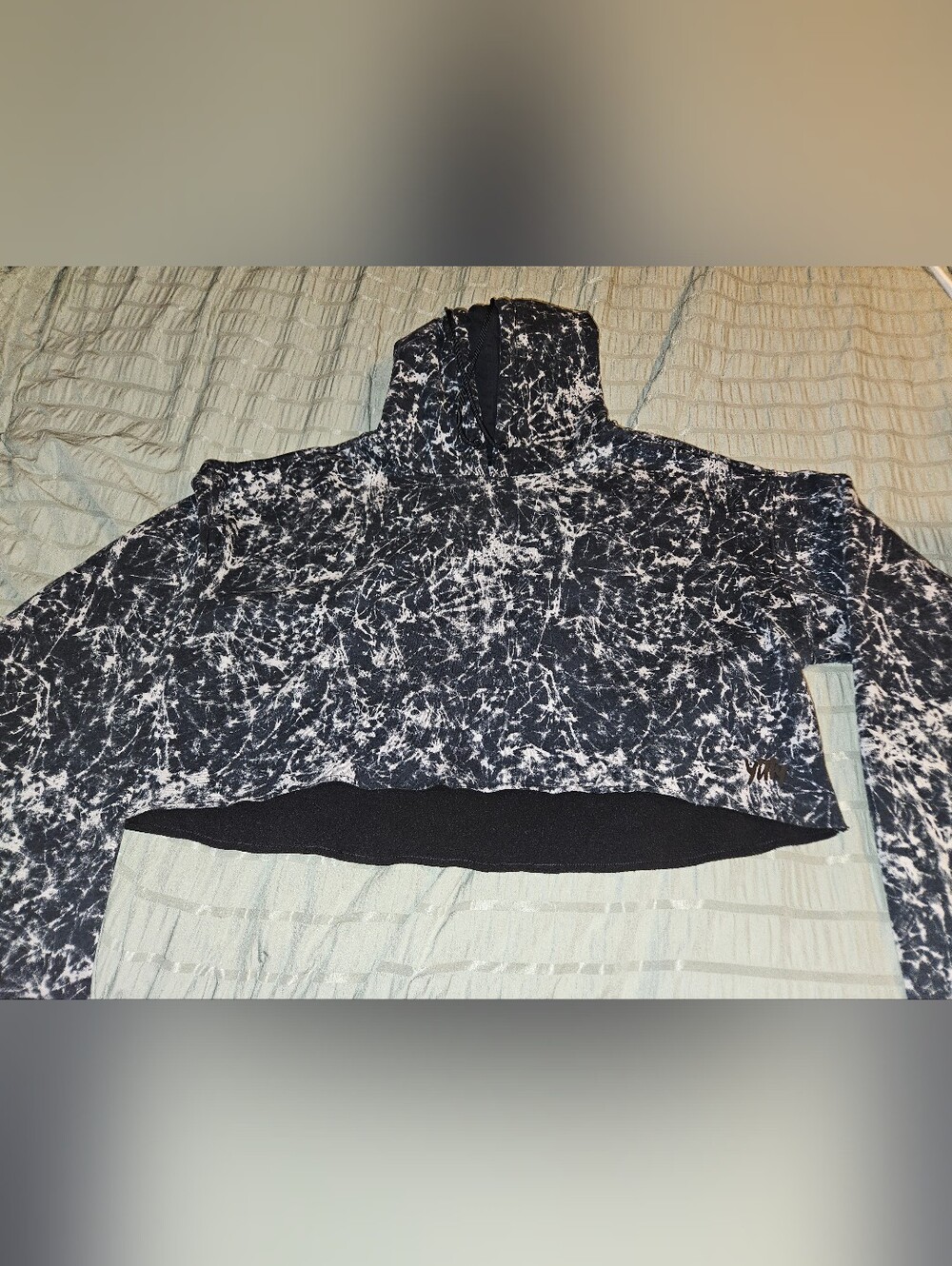 YITTY Black & White Marble Cropped Hoodie Sz Xl